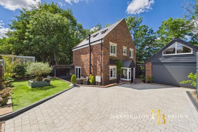 4 bed property, in Layton House, £350,000