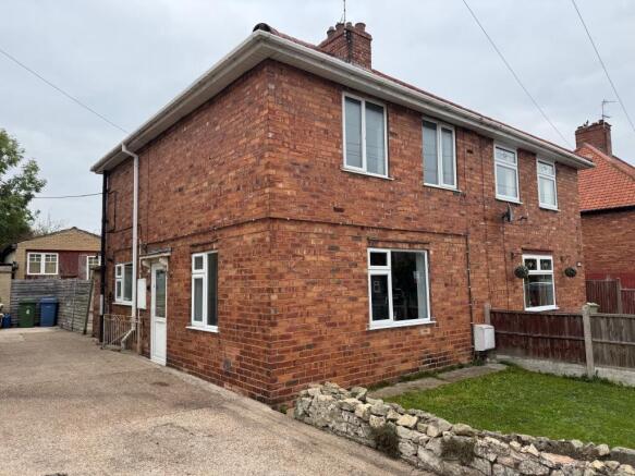 2 bed property, in Riddell Avenue, £125,000