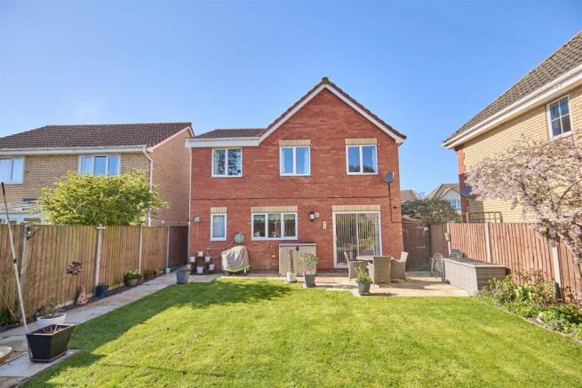 4 bed property, in Scholars Walk, £350,000