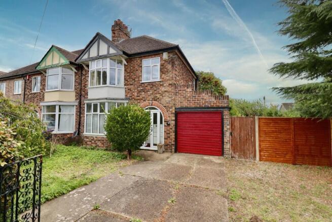 3 bed property, in Grantham Road & Building Plot, £285,000