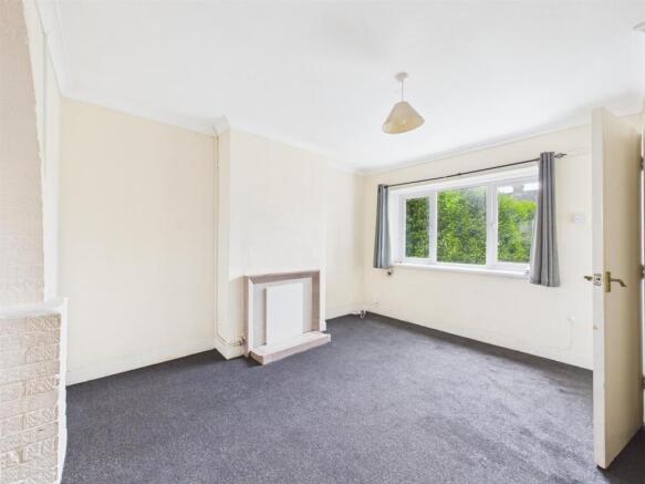 2 bed property, in Heol Daniel, £109,000