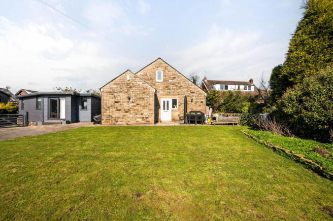2 bed property, in Den Lane, £350,000