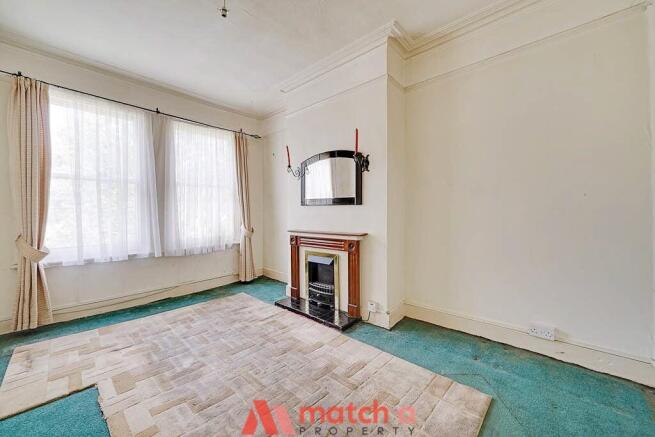 2 bed property, in Grosvenor Road, £325,000