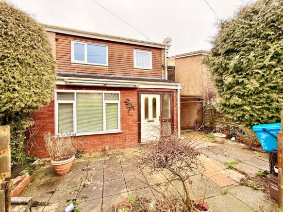 4 bed property, in Pisgah Close, £185,000