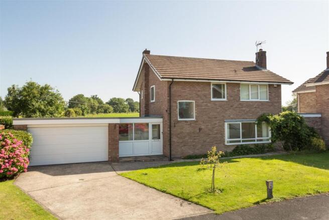 3 bed property, in Escrick Court, £525,000