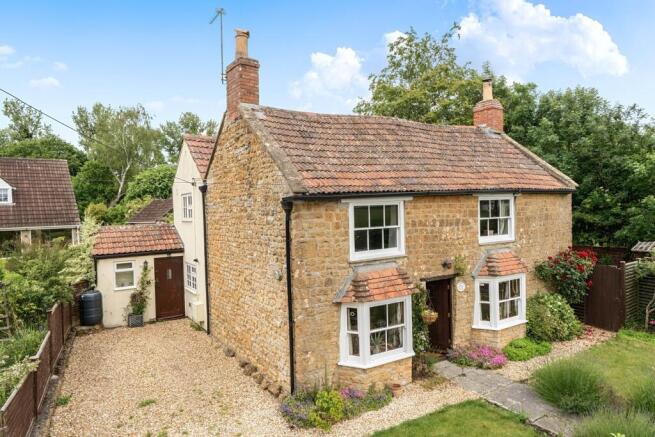 3 bed property, in Clanville, £450,000