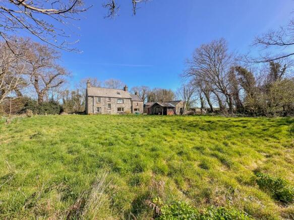 6 bed property, in Ardonan Farm, £850,000