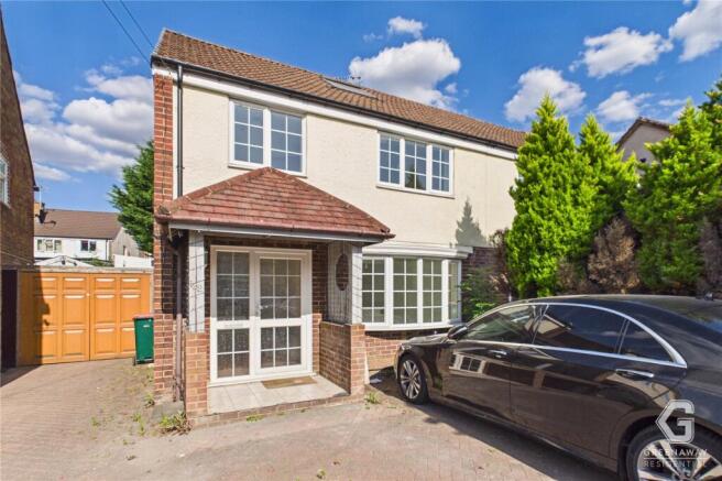 3 bed property, in St. Marys Drive, £450,000