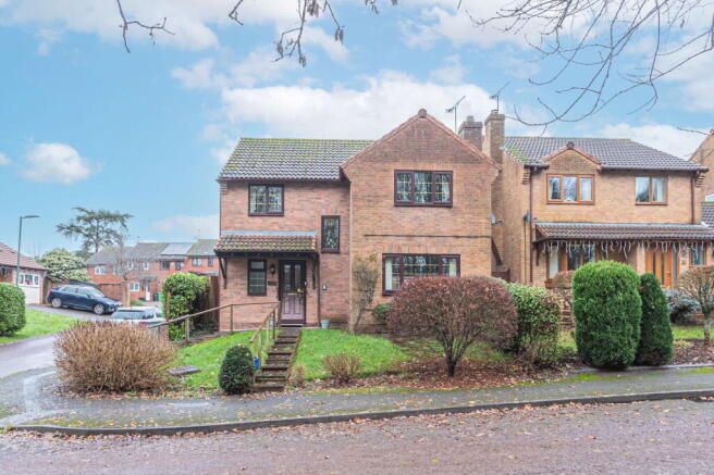 4 bed property, in Severn Drive, £475,000