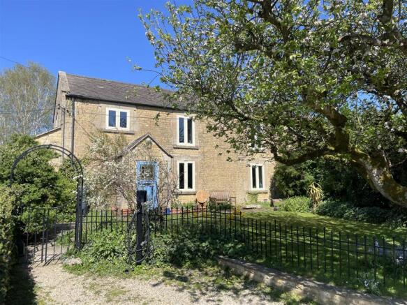 5 bed property, in Lansdowne, £795,000