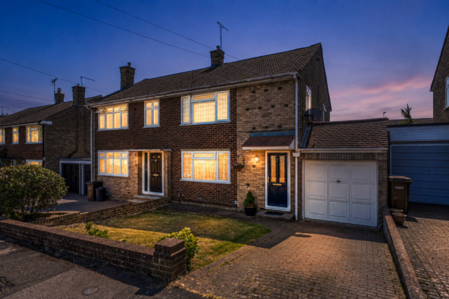 3 bed property, in Silverdale Drive, £375,000