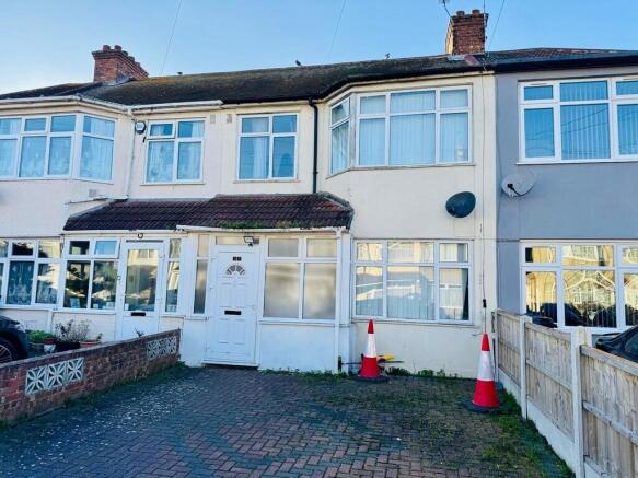 3 bed property, in Manor Avenue, £575,000