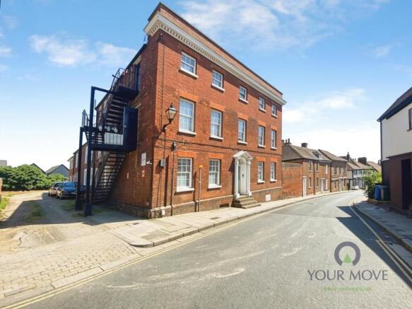 2 bed property, in High Street, £185,000