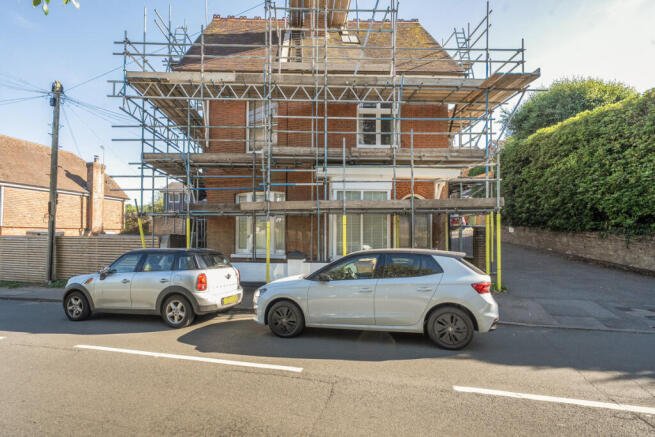 2 bed property, in Hastings Road, £160,000