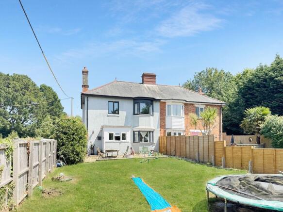 3 bed property, in Hewitt Crescent, £320,000