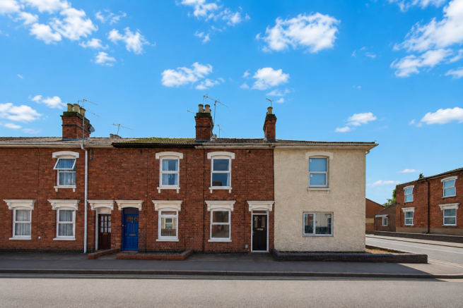 4 bed property, in Lower Chestnut Street, £275,000