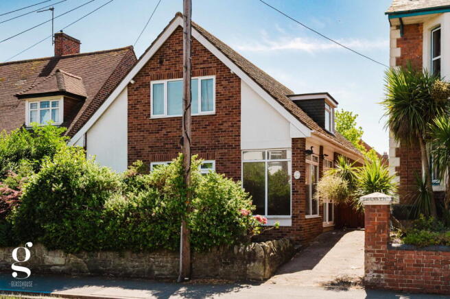 4 bed property, in Whitecross Road, £335,000