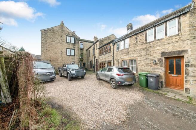 2 bed property, in Green End Road, £100,000