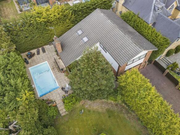 5 bed property, in Chislehurst Road, £1,500,000