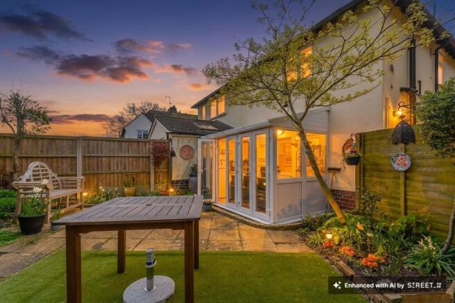 2 bed property, in Kerns Terrace, £350,000