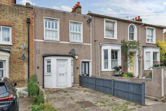 2 bed property, in Faversham Road, £350,000