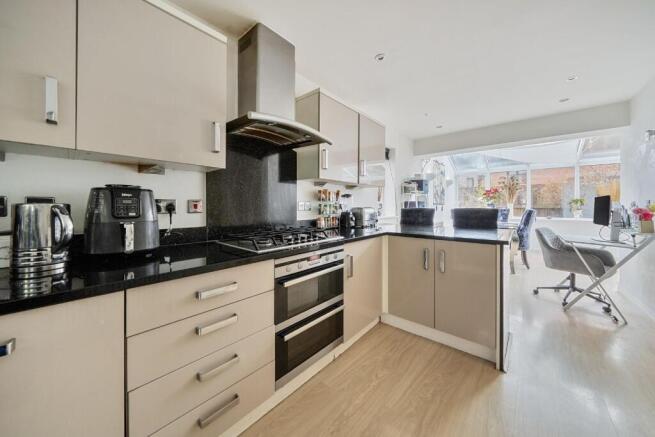 4 bed property, in Hawley Drive, £525,000