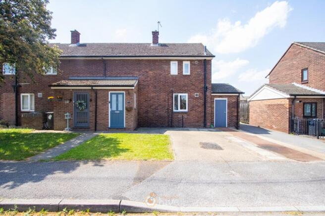 2 bed property, in Holly Road, £149,999