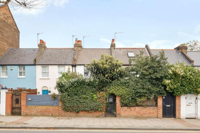 3 bed property, in Harrow Road, £800,000