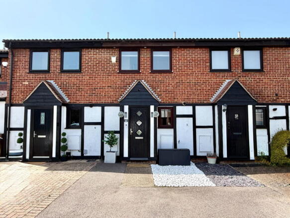 2 bed property, in A Smartly Presented & Extended Property - A Perfect First Home In Hempstead, £295,000