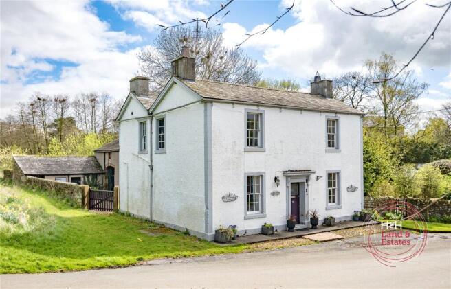 3 bed property, in Old Sun Inn, £495,000