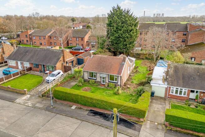 2 bed property, in Montgomery Road, £220,000