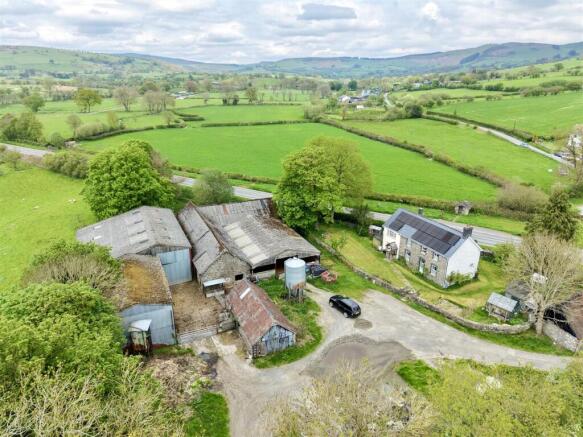 4 bed property, in Nantmel, £850,000