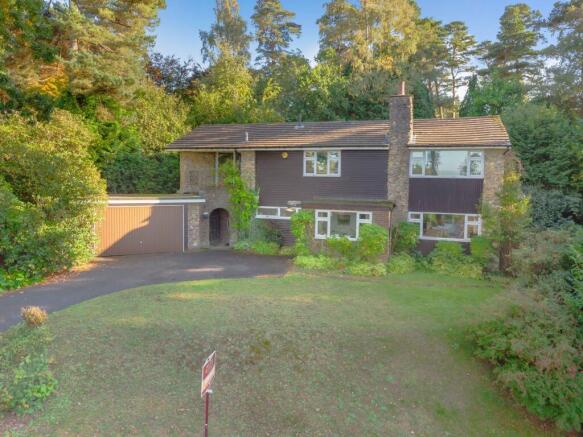 5 bed property, in Glenmore Road East, £750,000