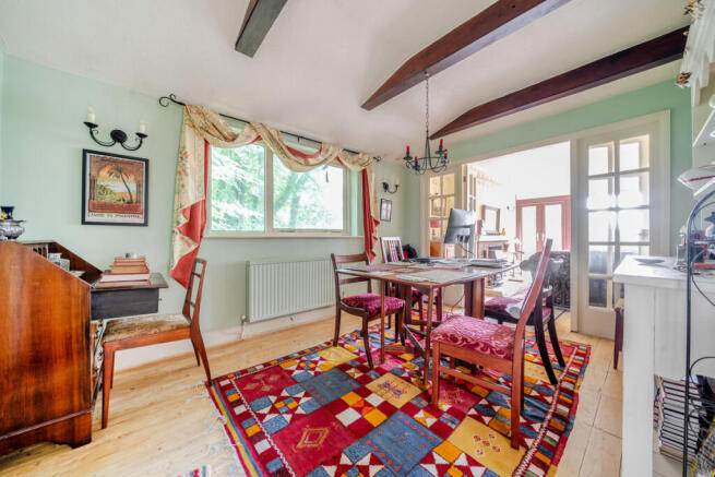 3 bed property, in Cheltenham Road, £680,000