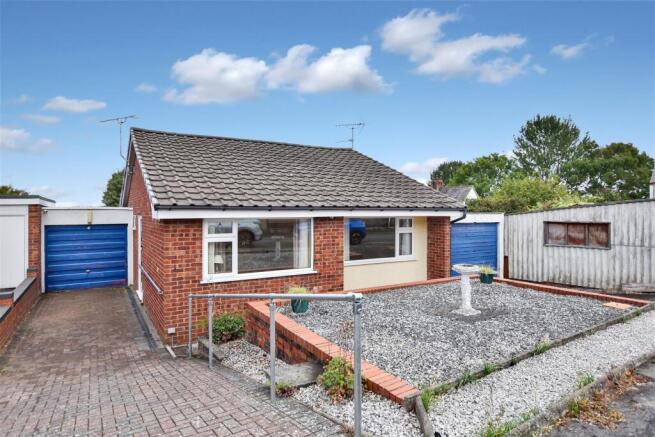 2 bed property, in Caer Haf, £170,000