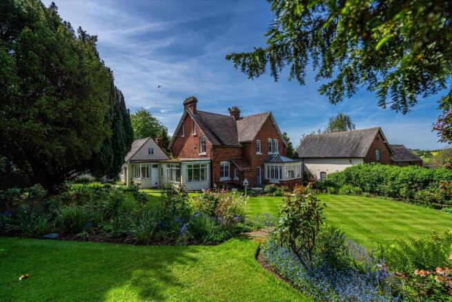 5 bed property, in Oaken, £1,200,000