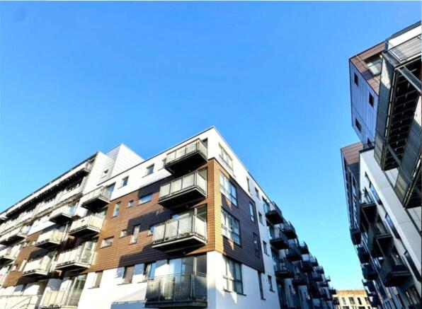1 bed property, in Isaace Way, £140,000