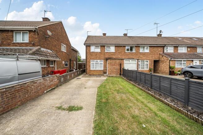 2 bed property, in Cell Barnes Lane, £500,000