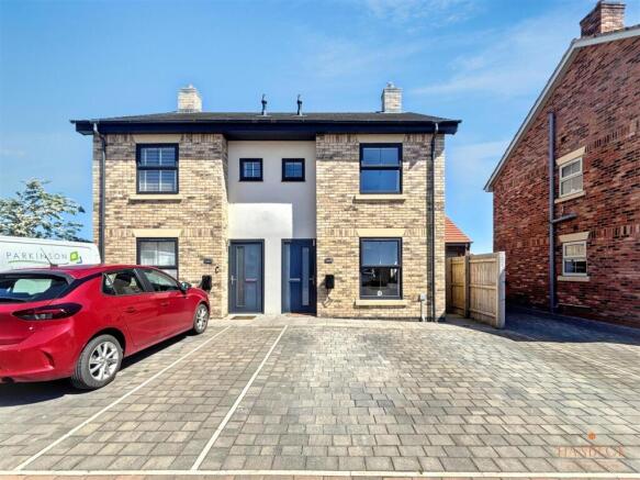 2 bed property, in Constable Close, £210,000