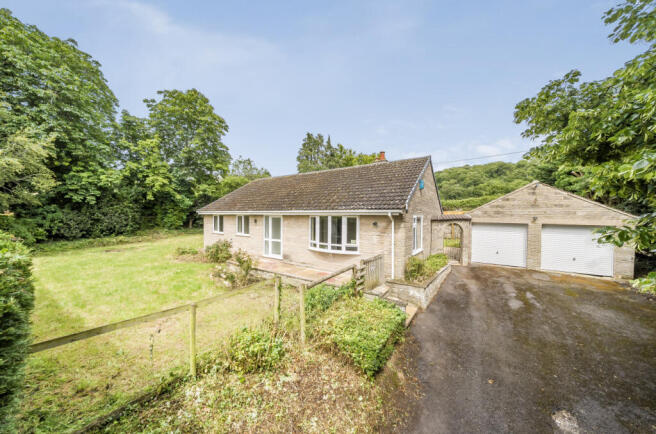 3 bed property, in Peak Lane, £450,000