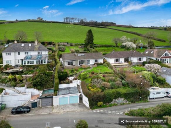 2 bed property, in Teign View Road, £500,000
