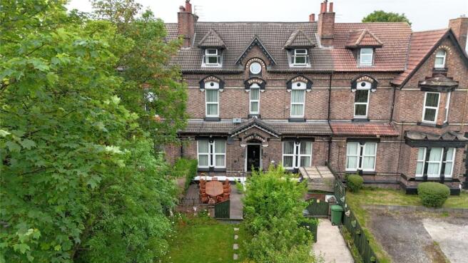 9 bed property, in Rock Lane West, £425,000