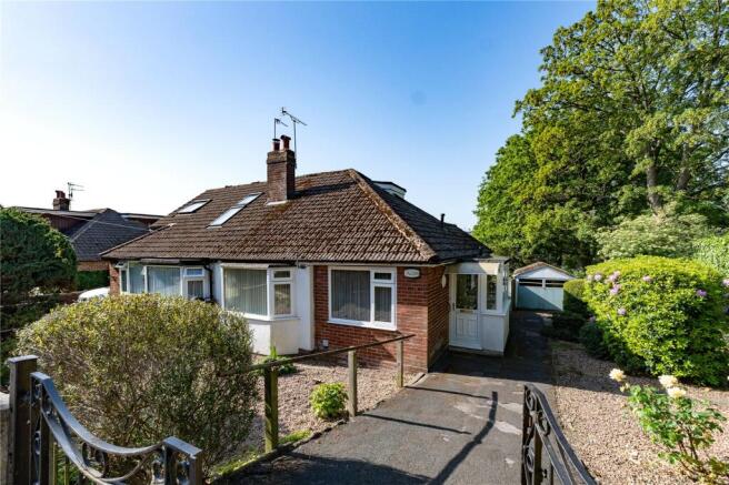 2 bed property, in Newlay Wood Drive, £325,000