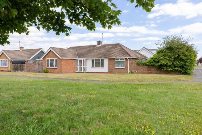 4 bed property, in Nyetimber Crescent, £525,000