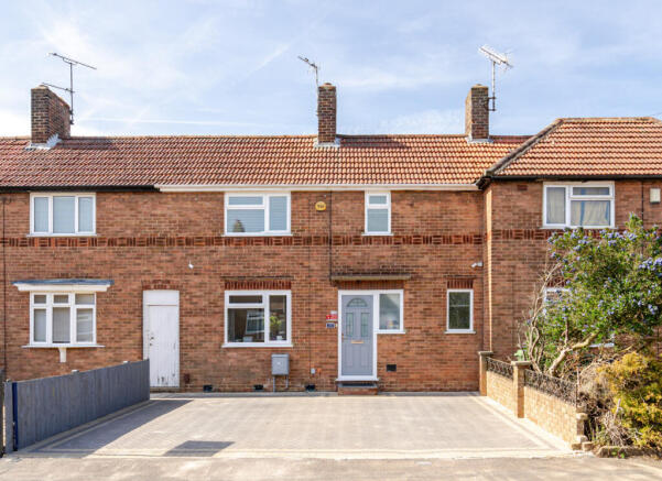 2 bed property, in Saffron Street, £265,000