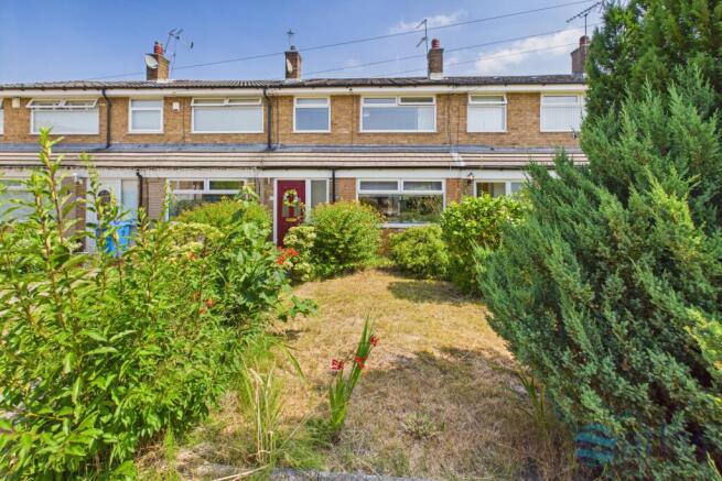 2 bed property, in Barnmeadow Road, £230,000