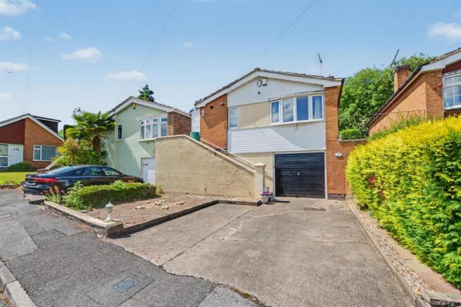 2 bed property, in Bulcote Drive, £260,000