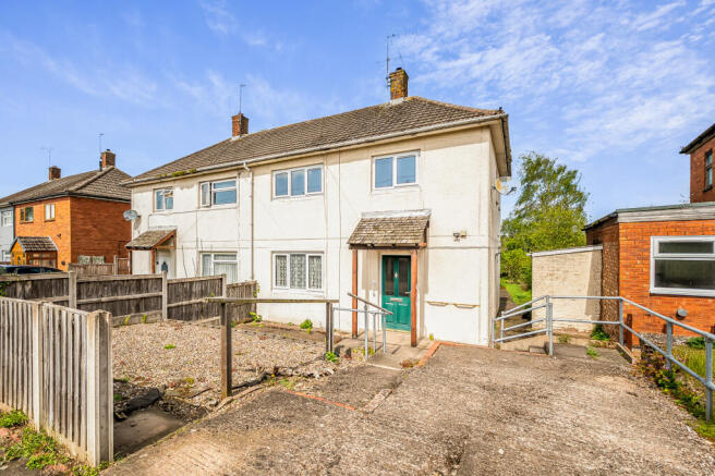 3 bed property, in Elm Place, £130,000