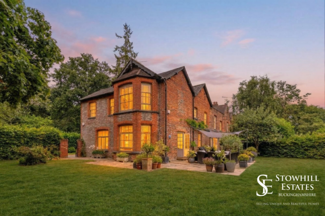 6 bed property, in Stoke Row Road, £1,500,000