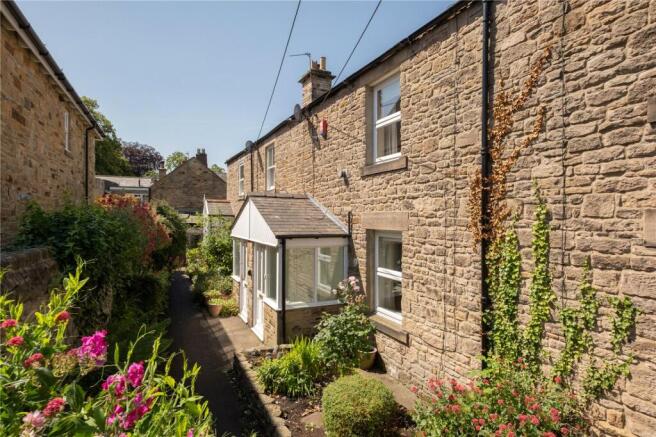 2 bed property, in Orchard View, £279,000